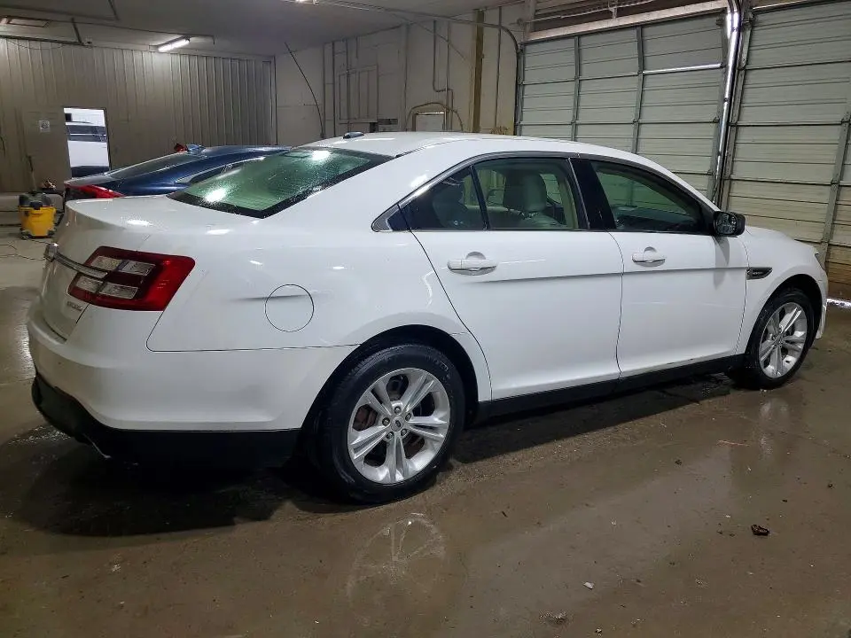 2018 FORD TAURUS SE  