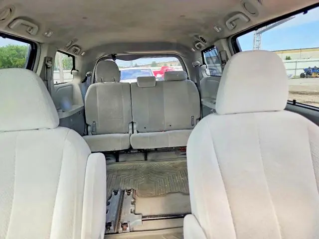 2013 TOYOTA SIENNA LE  