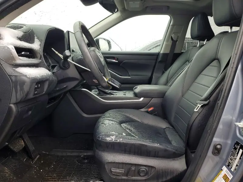 2024 TOYOTA HIGHLANDER XLE  