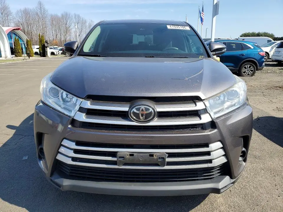 2017 TOYOTA HIGHLANDER LE  