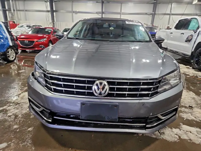 2016 VOLKSWAGEN PASSAT SE  