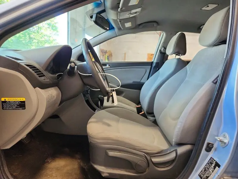 2013 HYUNDAI ACCENT GS  
