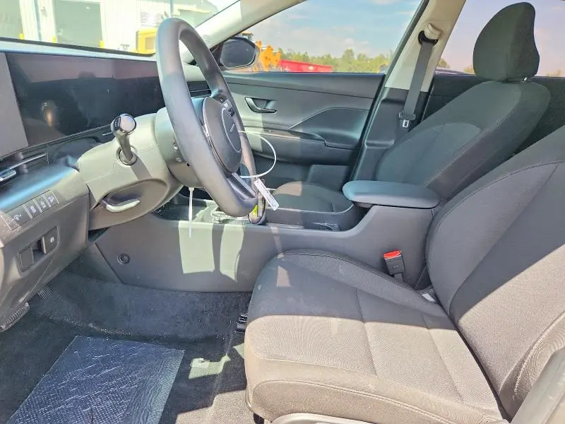 2025 HYUNDAI KONA SE  