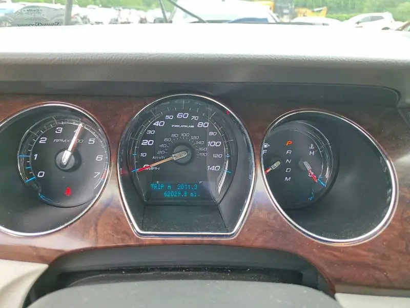 2011 FORD TAURUS LIMITED  