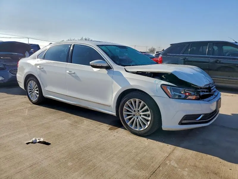 2016 VOLKSWAGEN PASSAT SE  