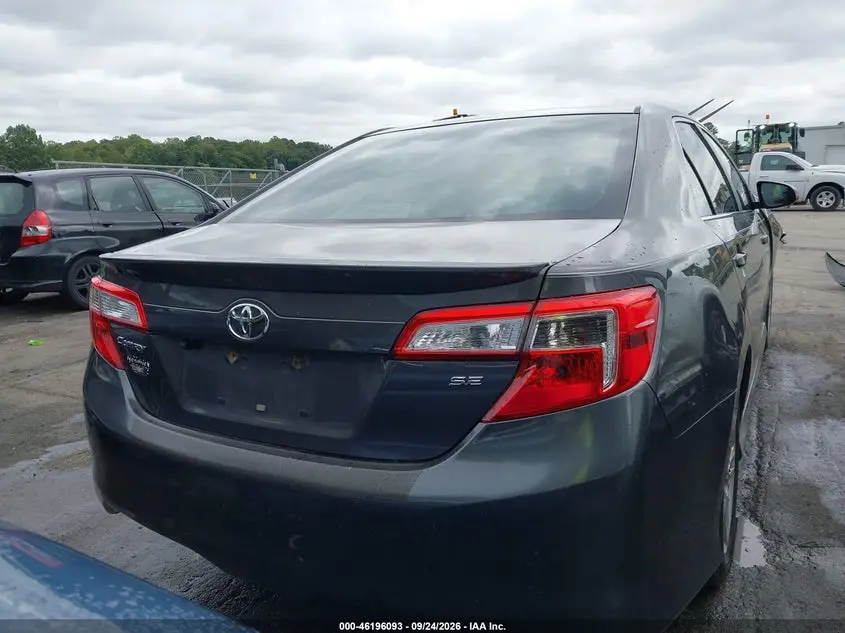 2014 TOYOTA CAMRY SE