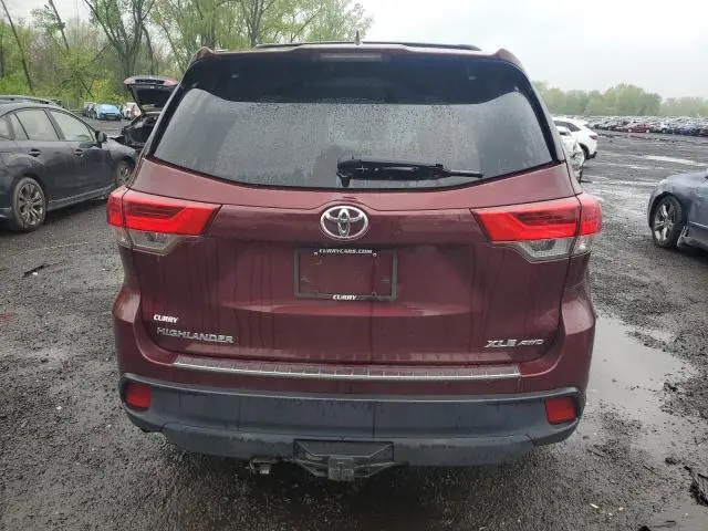 2017 TOYOTA HIGHLANDER SE  