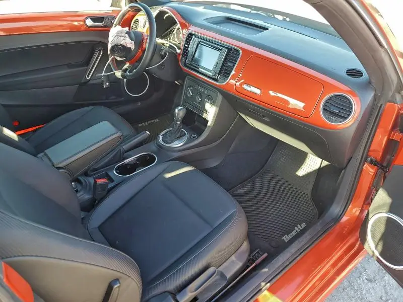 2016 VOLKSWAGEN BEETLE SE  