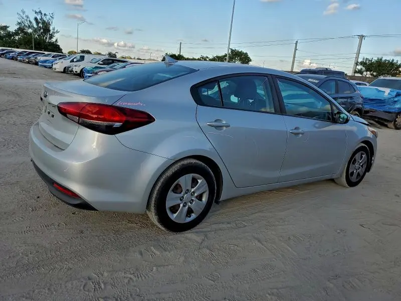 2017 KIA FORTE LX  
