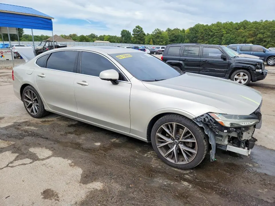2018 VOLVO S90 T5 MOMENTUM  