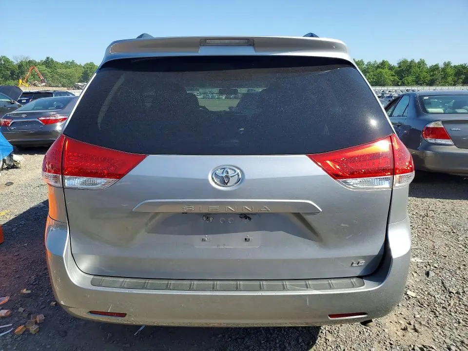 2011 TOYOTA SIENNA LE  