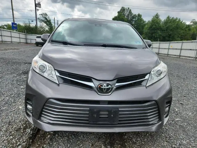 2020 TOYOTA SIENNA XLE  