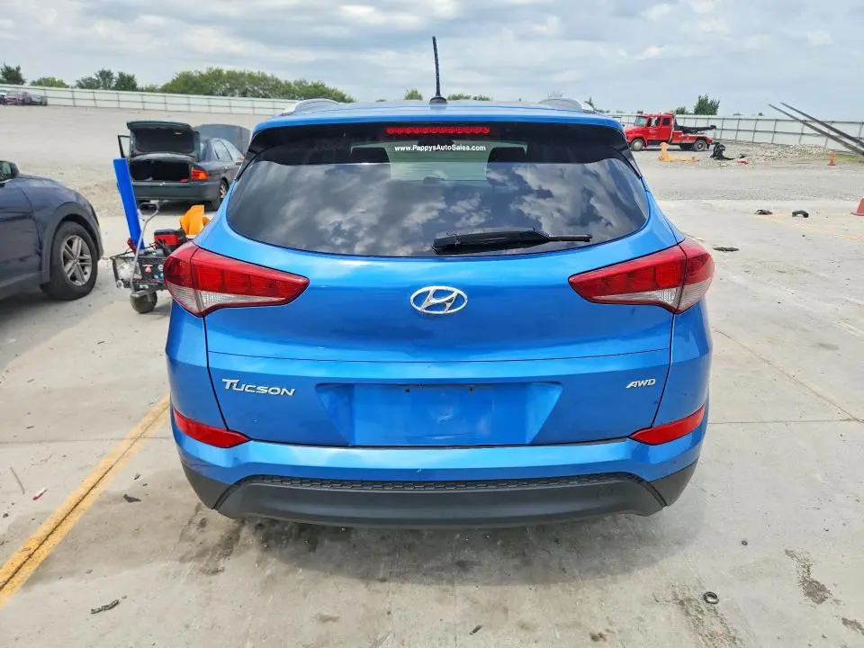 2016 HYUNDAI TUCSON SE  