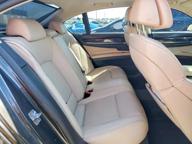2011 BMW 750 XI  