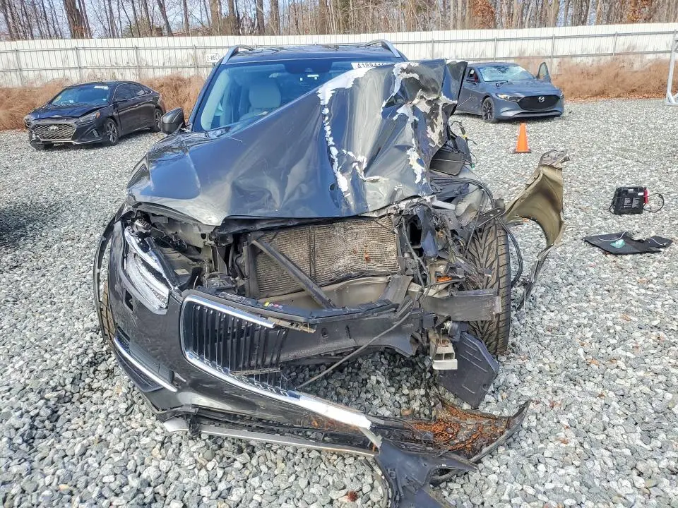 2018 VOLVO XC90 T6  