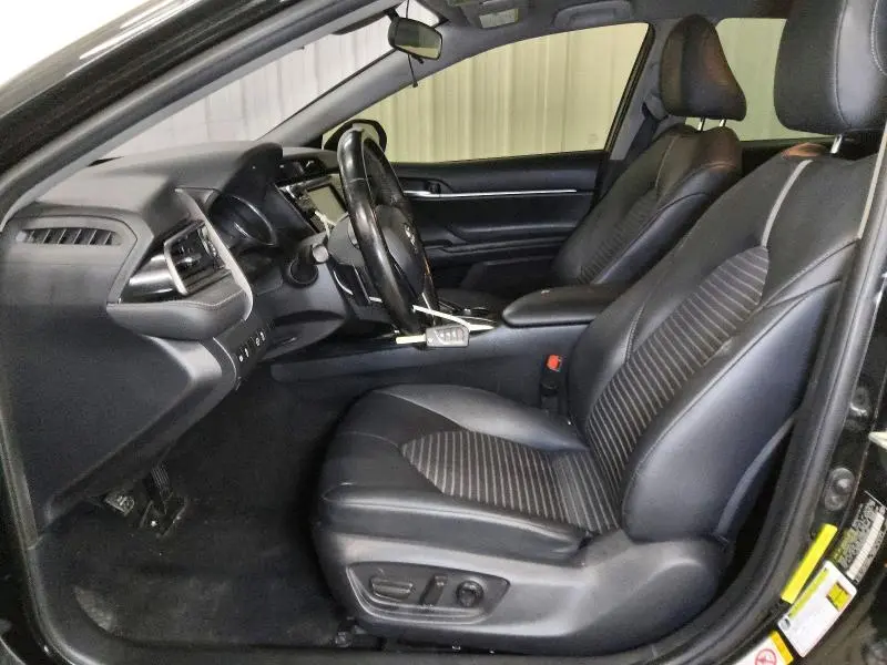 2019 TOYOTA CAMRY SE  