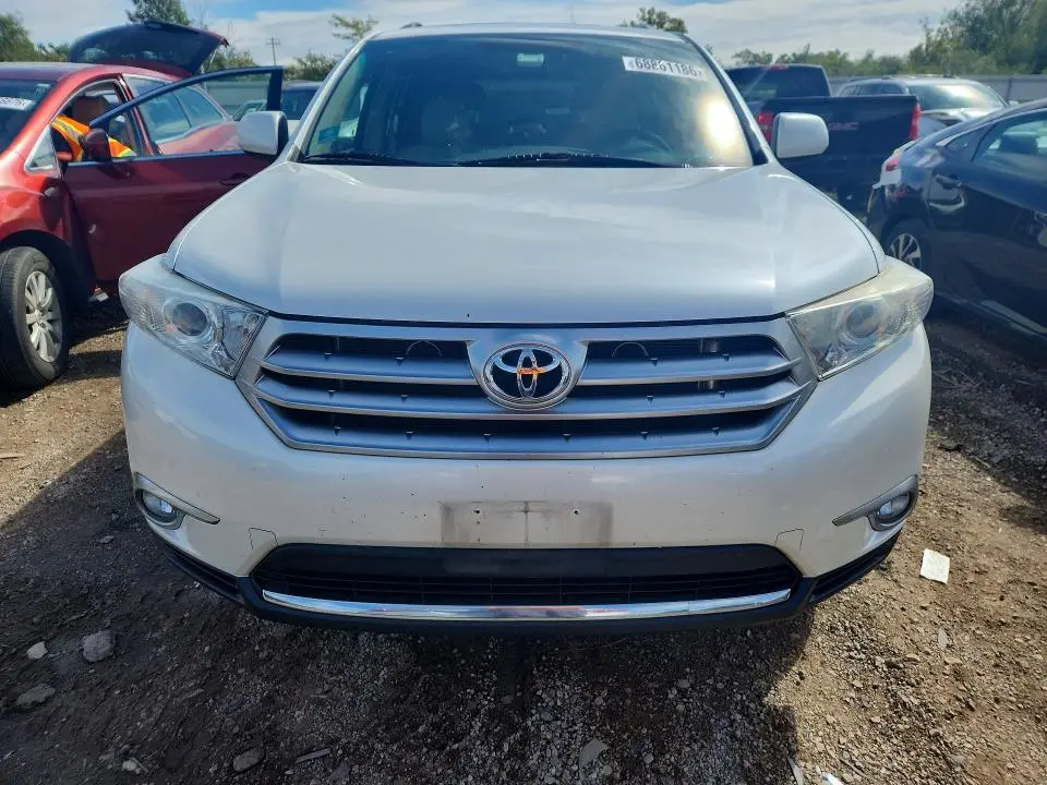 2012 TOYOTA HIGHLANDER SE  