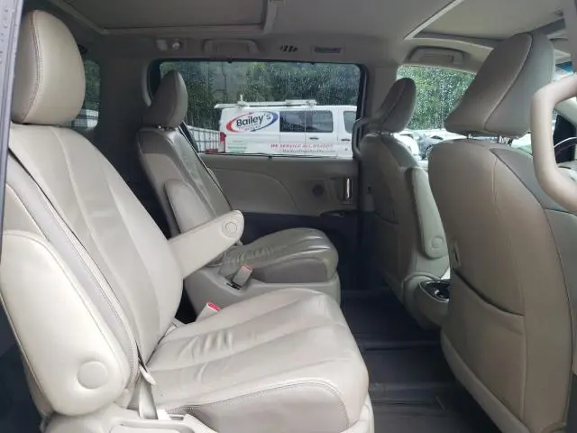 2013 TOYOTA SIENNA XLE  