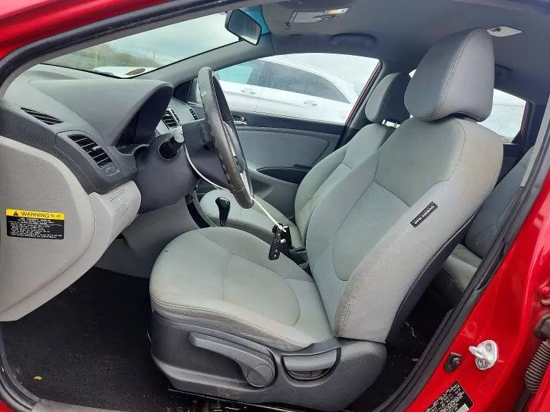2013 HYUNDAI ACCENT SE  