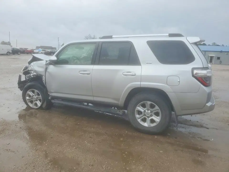 2022 TOYOTA 4RUNNER SR5  