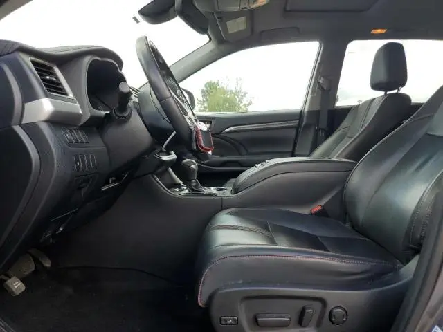 2019 TOYOTA HIGHLANDER SE  