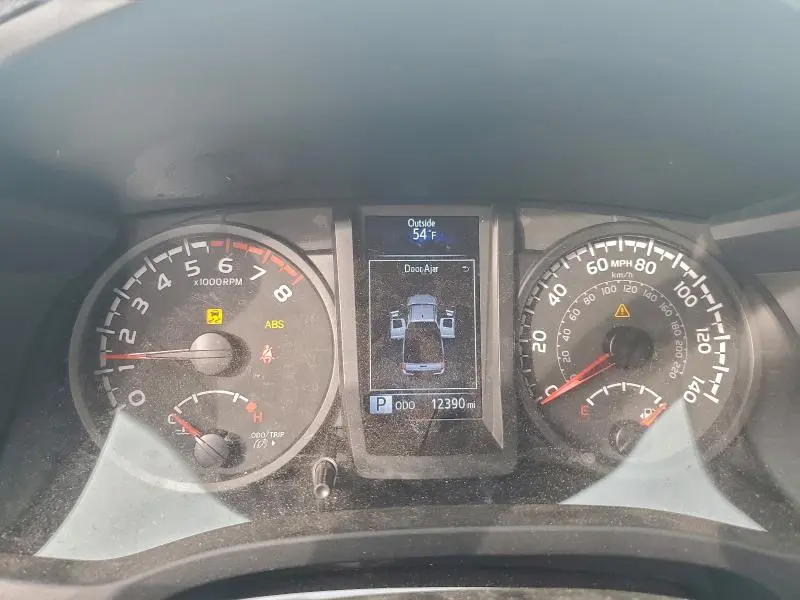 2022 TOYOTA TACOMA SR  