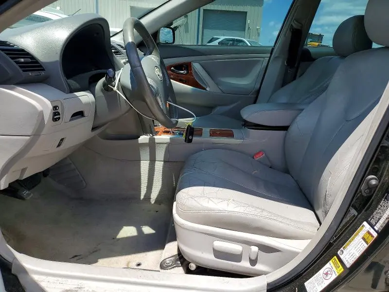 2011 TOYOTA CAMRY XLE V6  