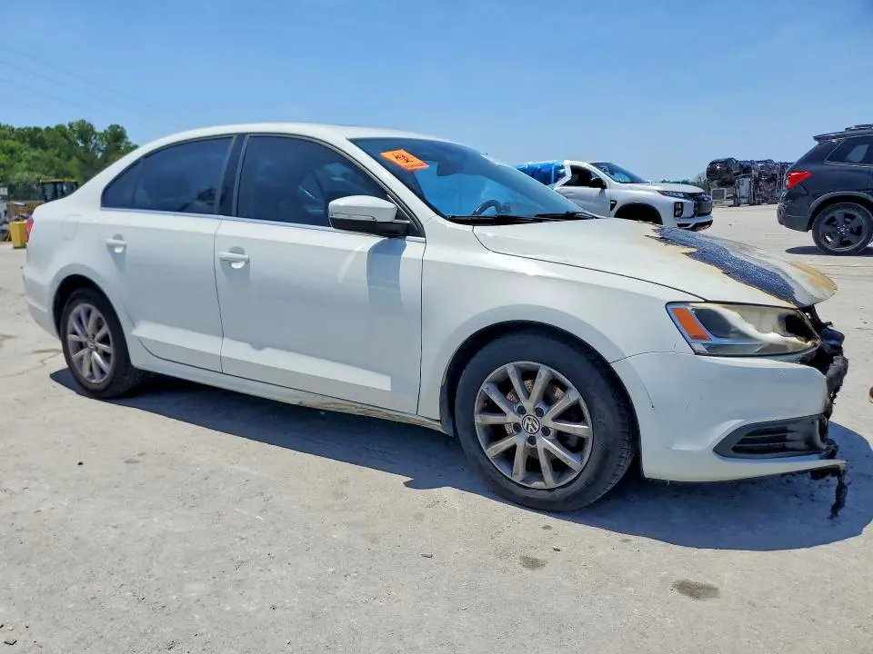 2014 VOLKSWAGEN JETTA SE  