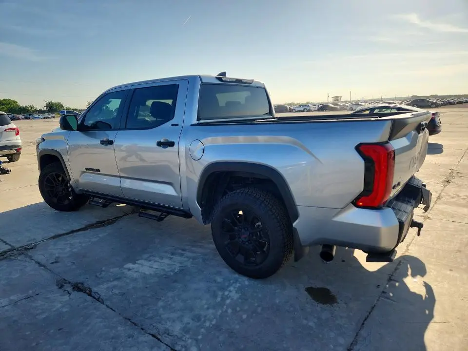2024 TOYOTA TUNDRA SR5  
