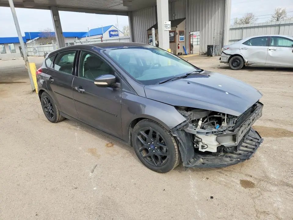 2016 FORD FOCUS SE  