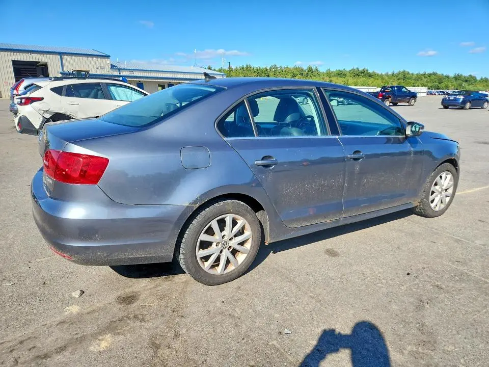 2013 VOLKSWAGEN JETTA SE  