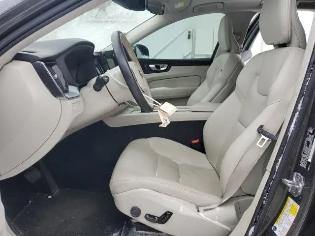 2020 VOLVO XC60 T5 MOMENTUM  