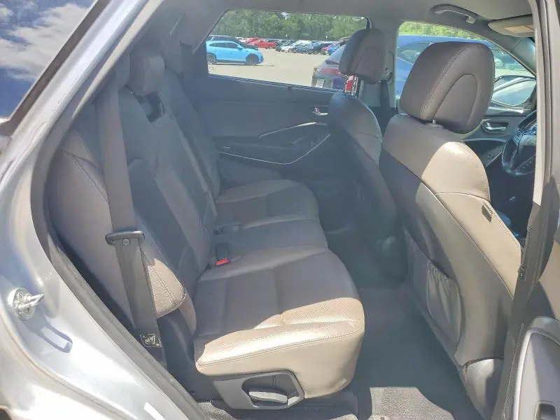 2018 HYUNDAI SANTA FE SE  