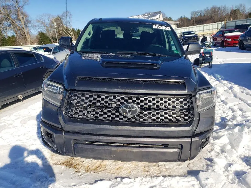 2018 TOYOTA TUNDRA CREWMAX SR5  