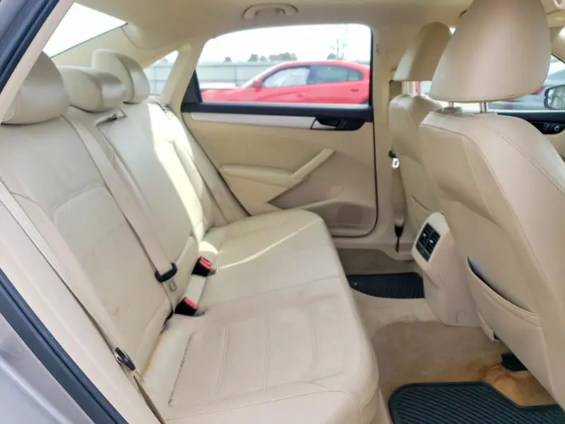 2013 VOLKSWAGEN PASSAT SE  