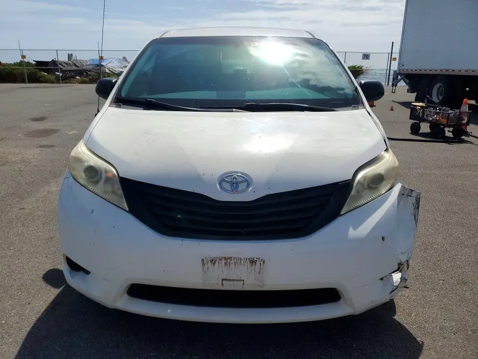 2014 TOYOTA SIENNA   