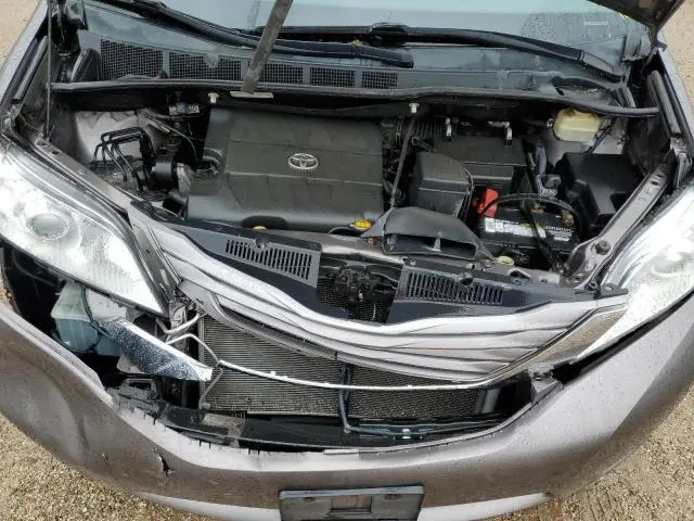 2015 TOYOTA SIENNA XLE  