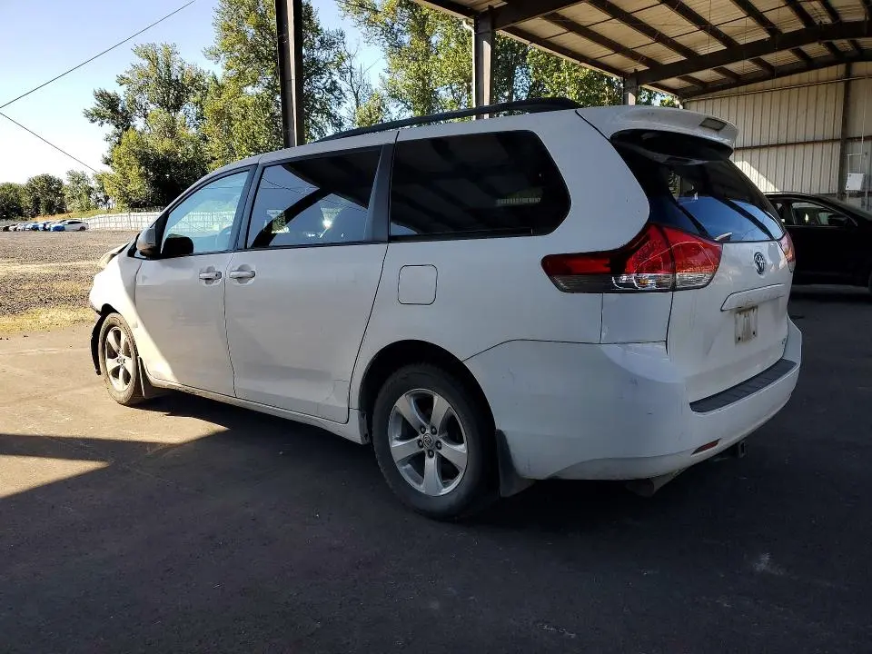 2011 TOYOTA SIENNA LE  
