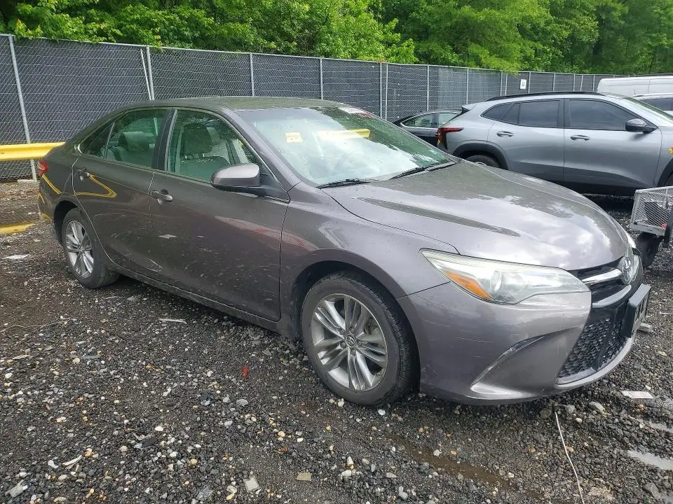 2016 TOYOTA CAMRY SE  