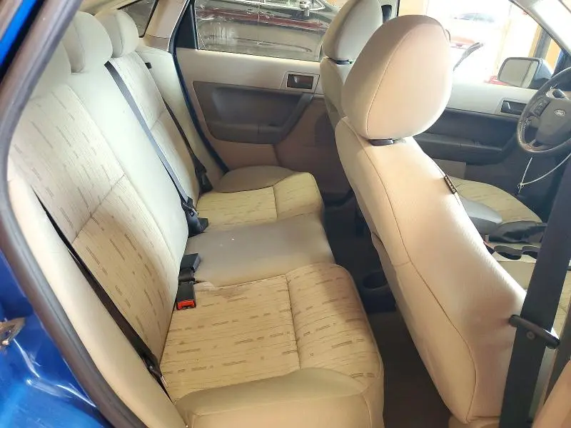 2010 FORD FOCUS SE  