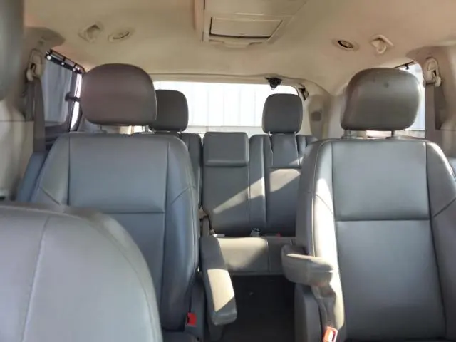 2011 VOLKSWAGEN ROUTAN SE  