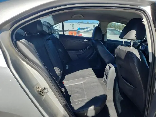 2011 VOLKSWAGEN JETTA SE  