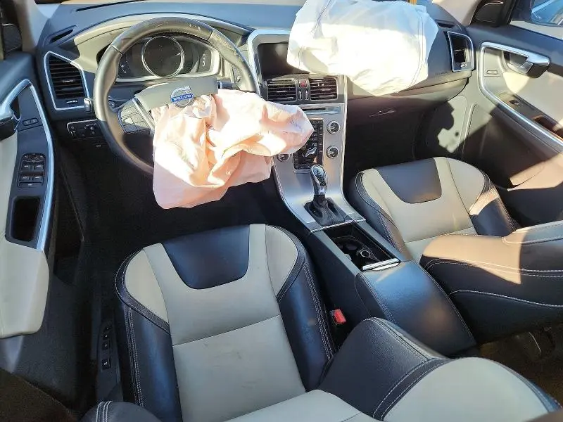 2017 VOLVO XC60 T6 DYNAMIC  