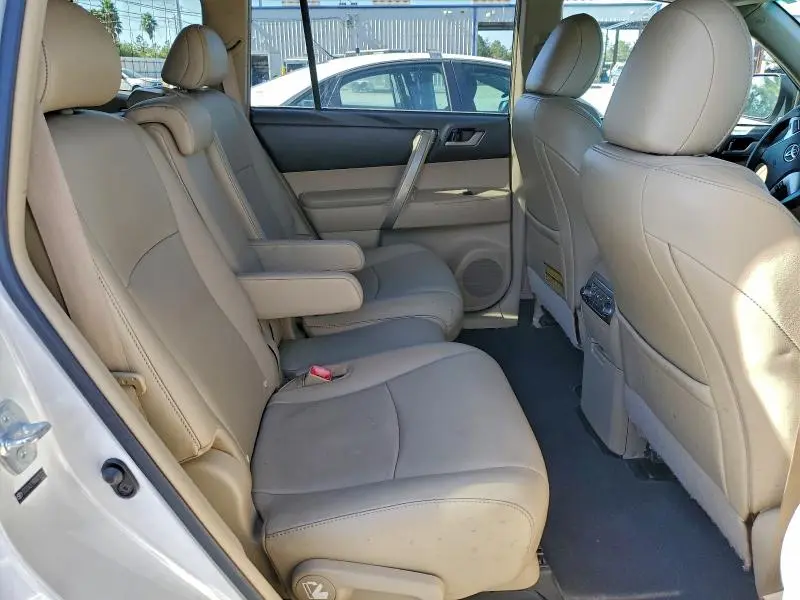 2011 TOYOTA HIGHLANDER BASE  