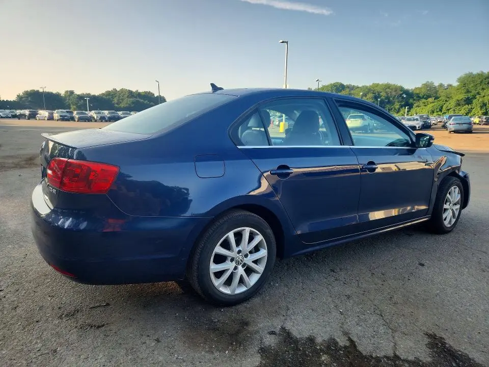 2013 VOLKSWAGEN JETTA SE  