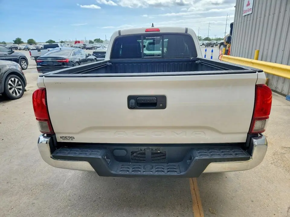 2019 TOYOTA TACOMA SR5  