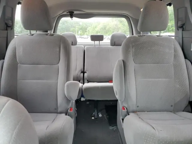 2019 TOYOTA SIENNA LE  