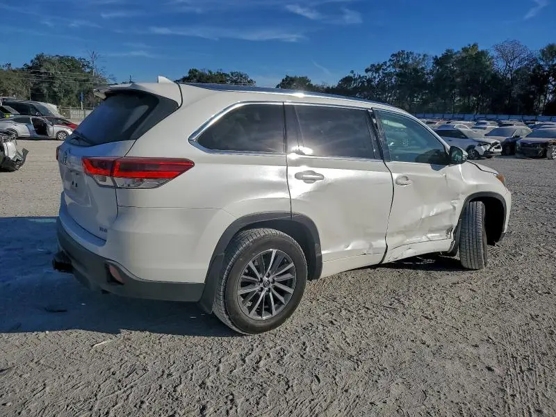 2018 TOYOTA HIGHLANDER SE  