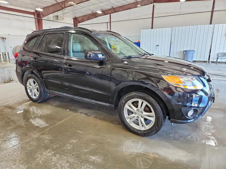 2011 HYUNDAI SANTA FE SE  