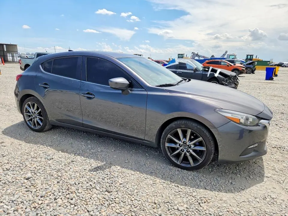 2018 MAZDA 3 TOURING  